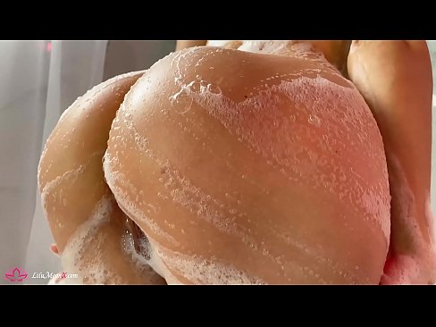 ❤️ Morena masturba o coño cun vibrador ata un orgasmo intenso na ducha ️  Sexo en nós ﹏